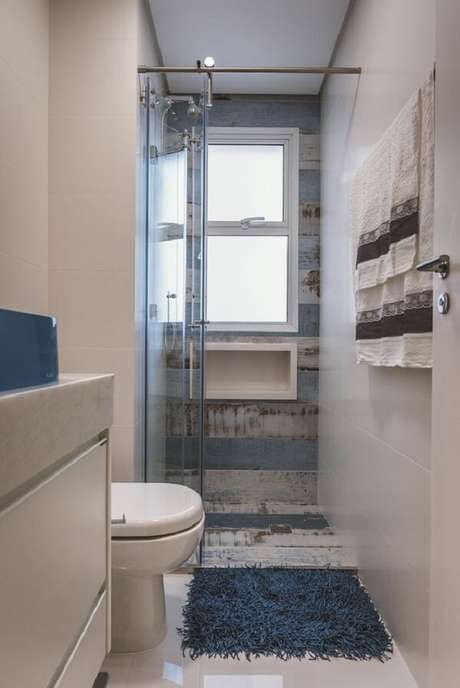 Banheiros modernos são perfeitos para apartamentos pequenos.