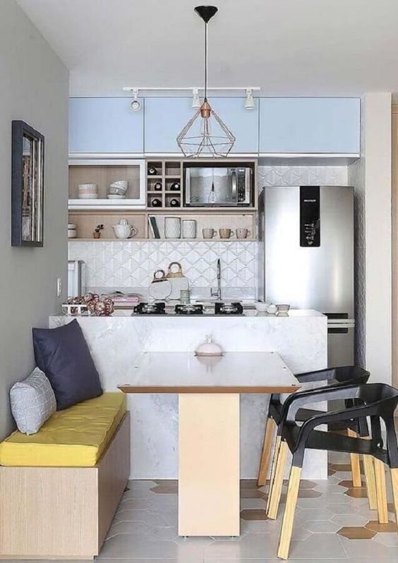apartamento com piso moderno e cozinha pequena