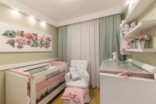 quarto de bebê menina cinza verde e rosa