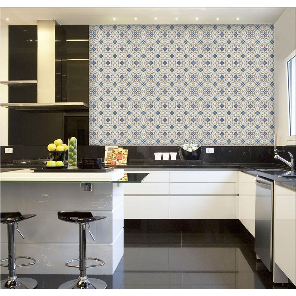 Papel de parede para cozinha com estampa de azulejo.