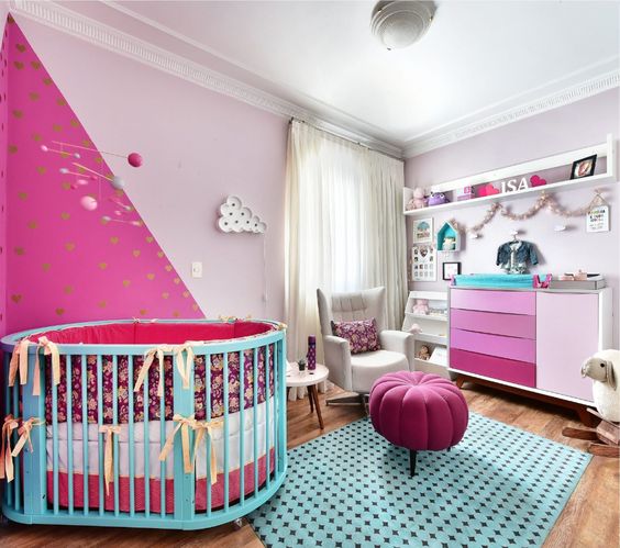 quarto de criança em azul e rosa