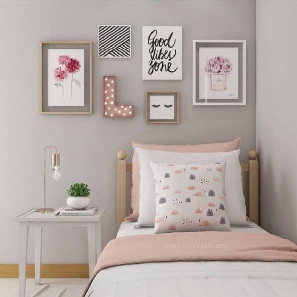 decoração quarto de solteiro nos tons rosa e cinza