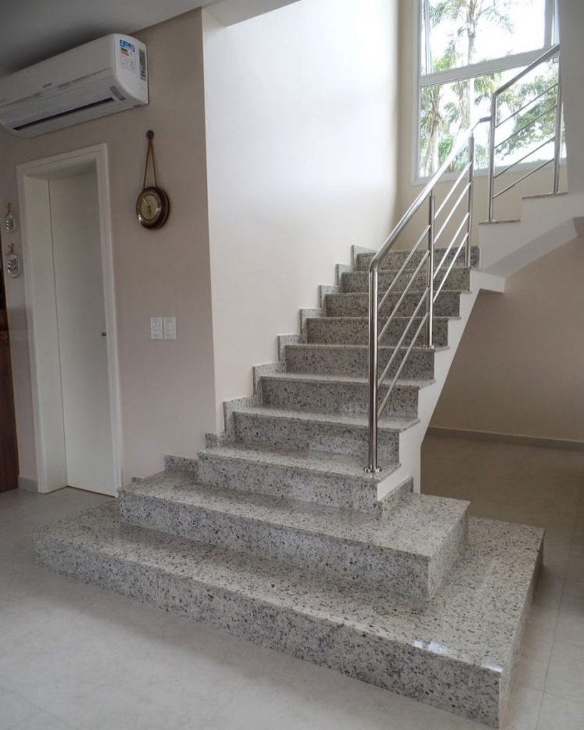 escada de granito branco siena
