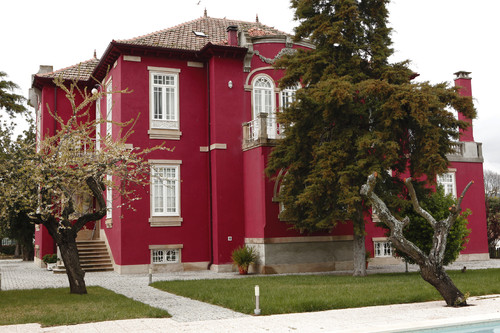 casa vermelha e branca
