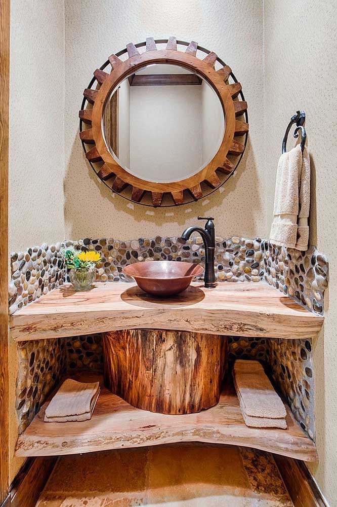 banheiro com decoração rústica