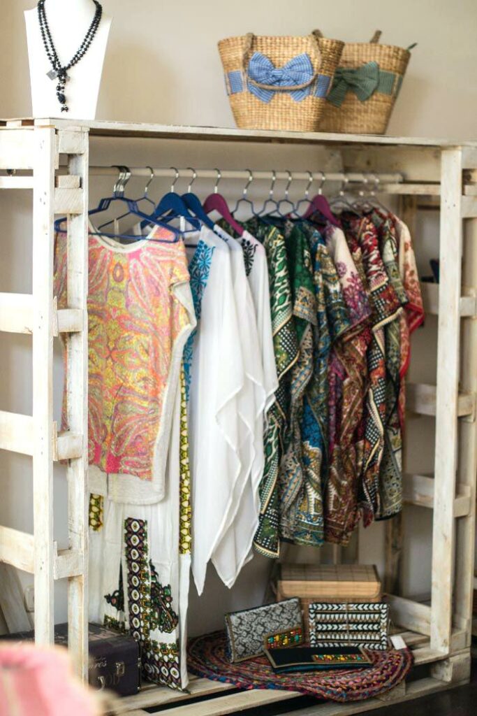 Armário de Cozinha feito com Porta de guarda-roupa, PVC e materiais  reciclados. Fácil e barato. 