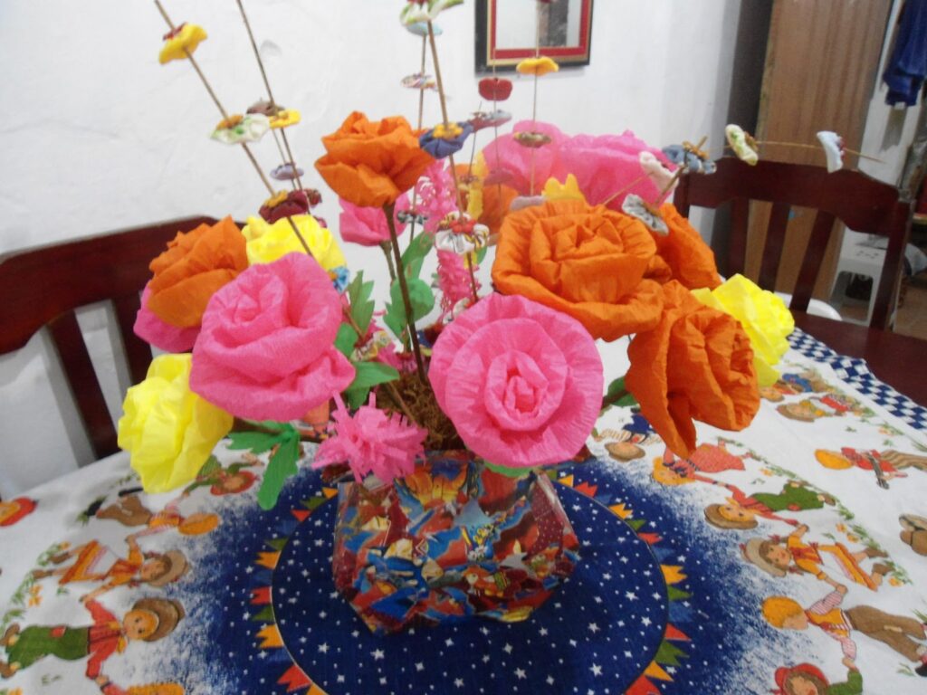 decoração com flores de papel